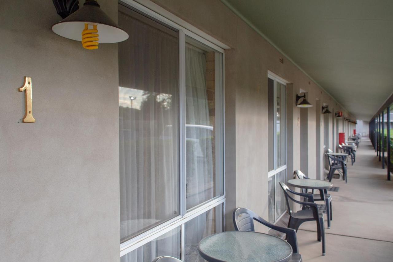 Burringa Garden Motel Wagga Wagga Zewnętrze zdjęcie